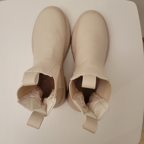 Women's Chelsea Boots (Cream) - Picture 3 of 4
